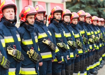 Из школы во Львове эвакуировали более 400 детей