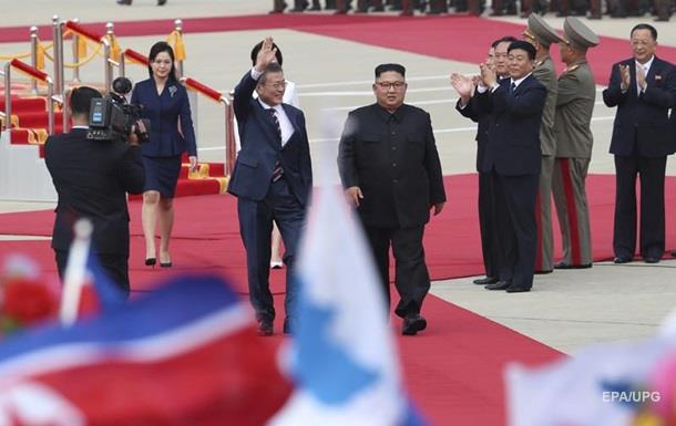 Лидеры КНДР и Южной Кореи встретились в Пхеньяне 1