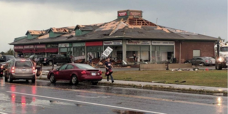 В столице Канады пронесся мощный торнадо – нет света, разрушены дома