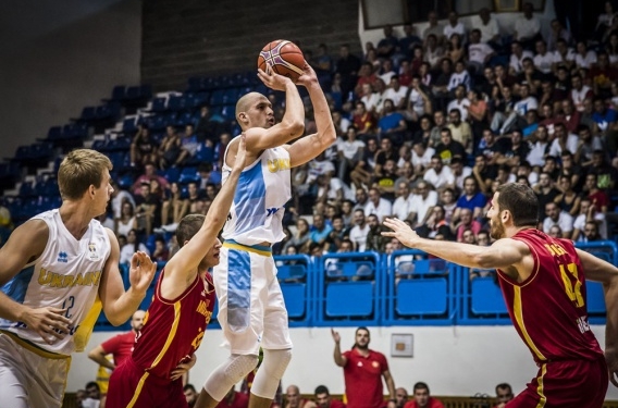 Николаевский баскетболист Гладырь в матче за сборную страны набрал 12 очков