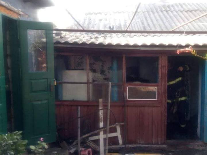 На Николаевщине спасатели дважды тушили пожары в нежилых постройках 5