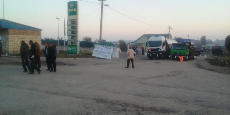 Третьи сутки на Николаевщине блокируют автодорогу Н-14. Полиция открыла уголовное производство