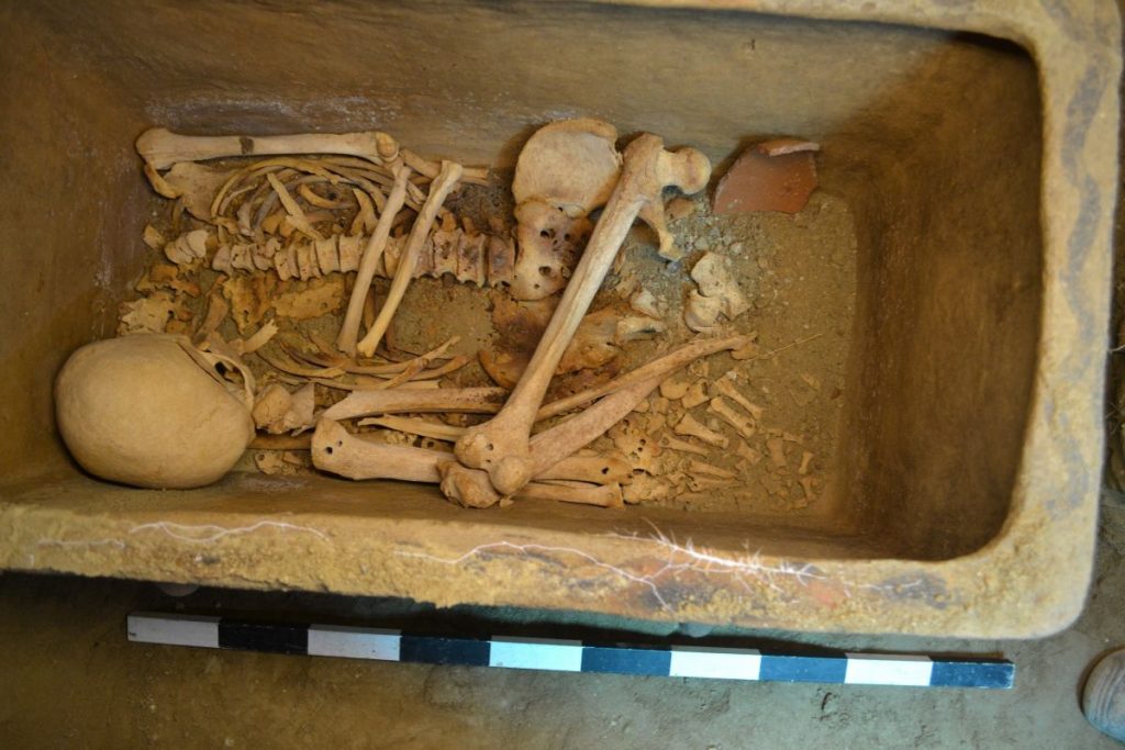 Крит хранит еще много загадок: на острове случайно нашли гробницу возрастом 3400 лет 7