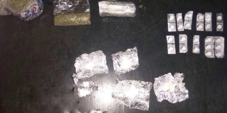 Все-таки они как-то просачиваются: в исправительные колонии на Николаевщине таки «доставили» наркотики и мобилки