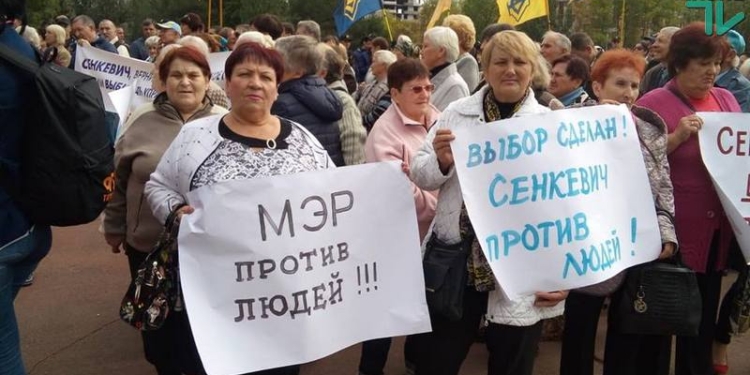 «Мэр против людей»: в Николаеве сотни горожан пришли протестовать против компании «Місто для людей»