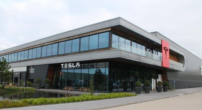 Первый в Европе. В Голландии построили завод Tesla 10