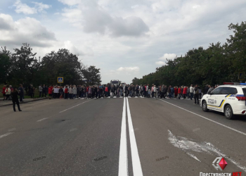 На Николаевщине люди перекрыли одесскую трассу – на место прибыл КОРД