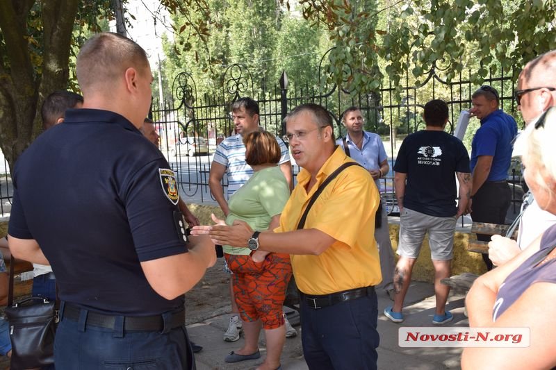 Николаевские активисты пришли к начальнику патрульной полиции, чтобы высказать претензии к работе «копов» 16