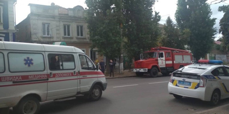 В центре Николаева мужчина устроил поджог собственной квартиры. Соседи говорят, что он неадекватный