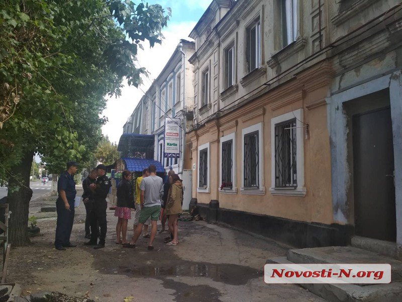 В центре Николаева мужчина устроил поджог собственной квартиры. Соседи говорят, что он неадекватный 4