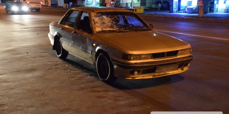 В микрорайоне Северный водитель Mitsubishi сбил пешехода, перебегавшего улицу на «красный»