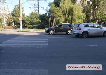 В Николаев водитель «Шевроле» сбила на пешеходном переходе двух девушек