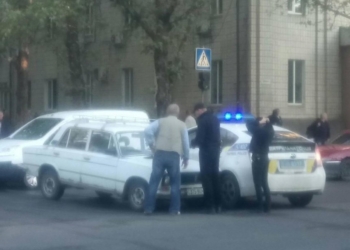 В центре Николаева полицейский “Приус” столкнулся с ВАЗом