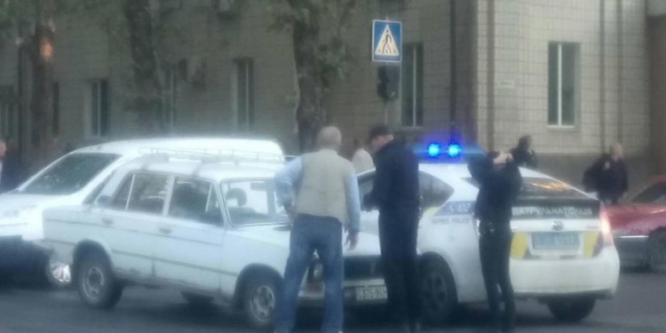 В центре Николаева полицейский “Приус” столкнулся с ВАЗом
