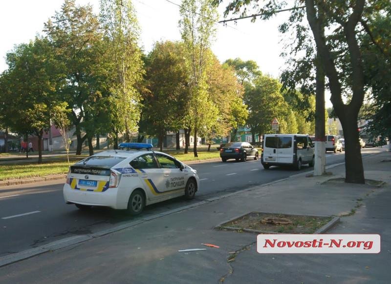В центре Николаева водитель «Ниссана» насмерть сбил бездомного, который выскочил на дорогу 3