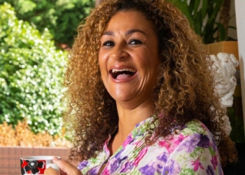 50-летняя жительница Лондона, у которой есть 8 внуков, планирует стать самой старой матерью в Великобритании