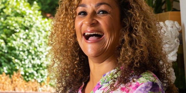 50-летняя жительница Лондона, у которой есть 8 внуков, планирует стать самой старой матерью в Великобритании