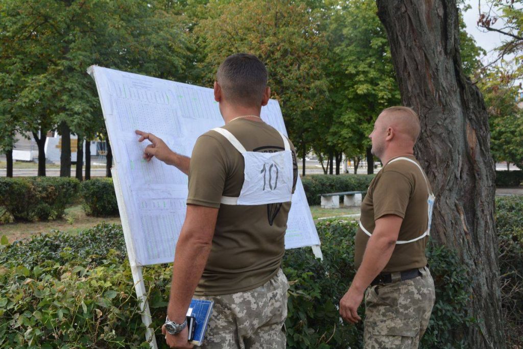 Бег и подтягивание. Николаевские десантники сдают тест по физической подготовке 8