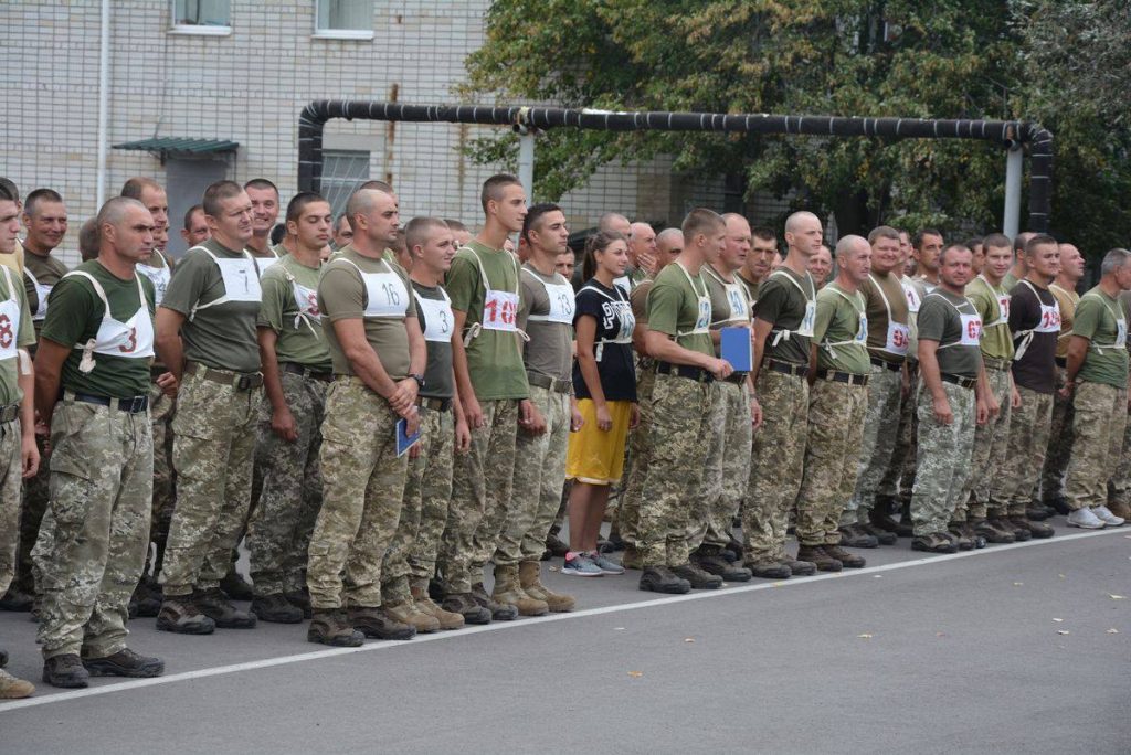 Бег и подтягивание. Николаевские десантники сдают тест по физической подготовке 2