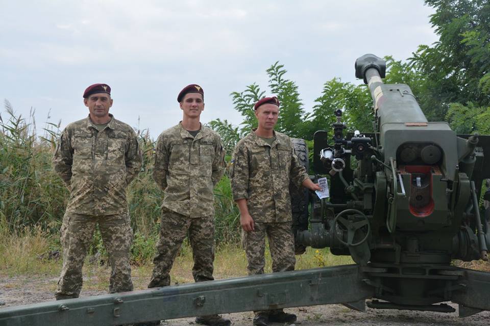 Николаевские десантники представили горожанам выставку военной техники и вооружения 8