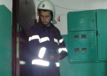 Спасли. Женщину в Южноукраинске передали медикам, вскрыв дверь