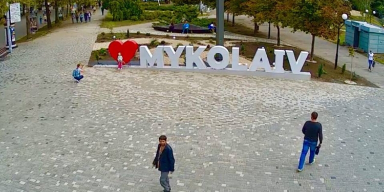 В Николаеве демонтировали для ремонта первую букву надписи «I ♥ Mykolaiv»
