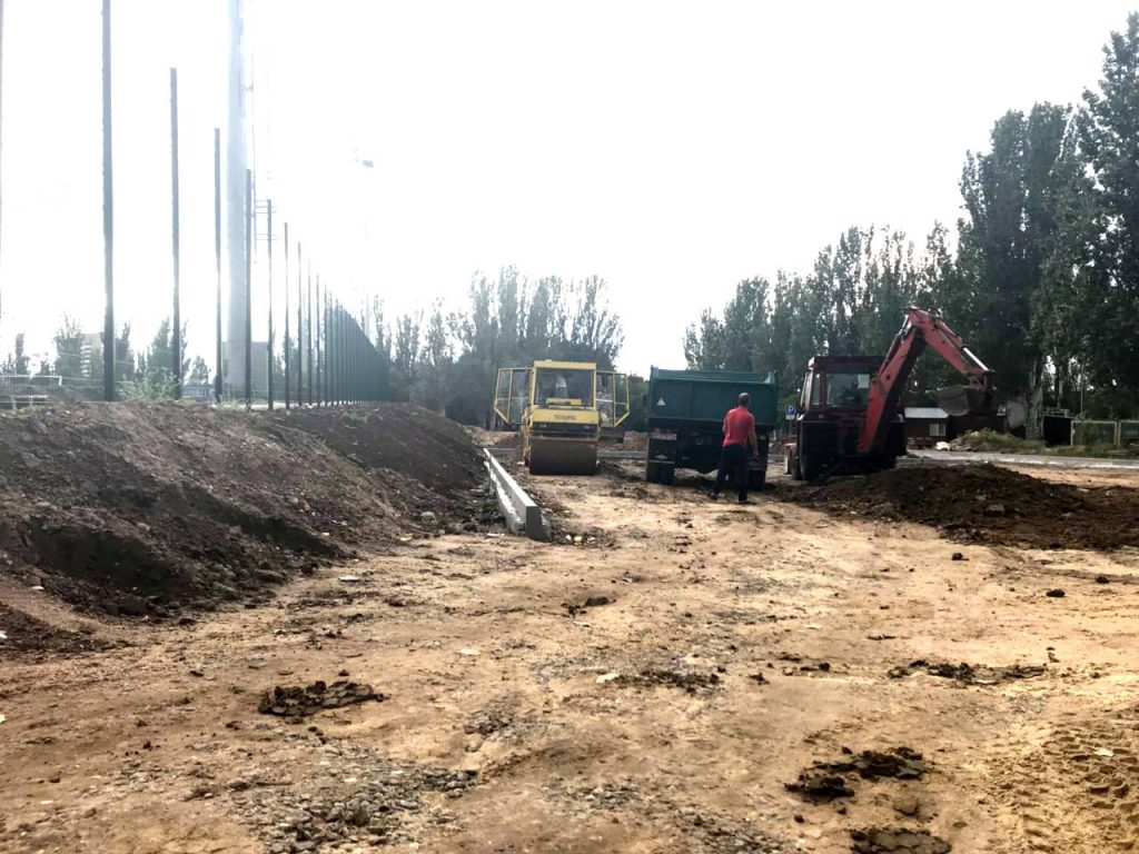 На Центральном городском стадионе обновили вывеску и готовятся к реконструкции главного поля и трибун 12