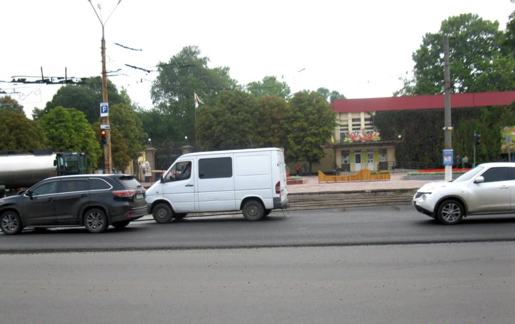 У Сенкевича взялись за ремонт асфальта на Богоявленском проспекте 3