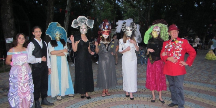 Николаевский зоопарк устроил ночное шоу и показал новые вольеры