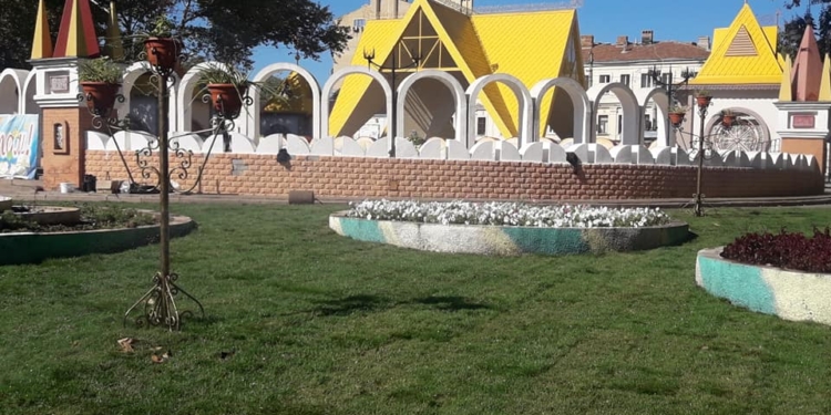 В детском городке «Сказка» появились вечнозеленые газоны с автоматизированной системой полива