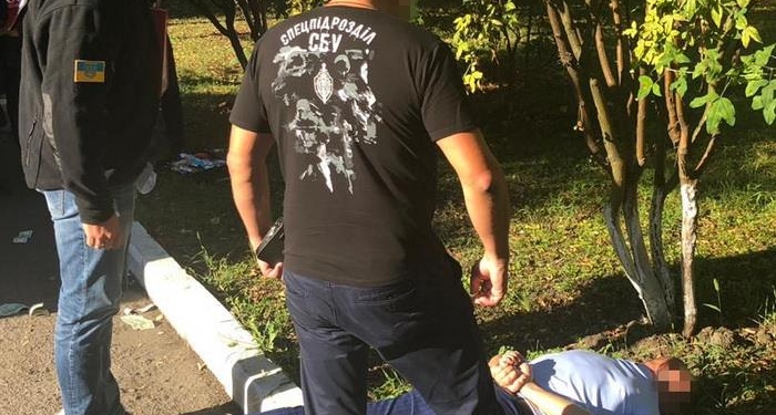 В Одессе высокопоставленного таможенника задержали за взятку в $3000