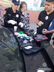 В Николаеве полиция задержала двух закладчиц амфетамина 3