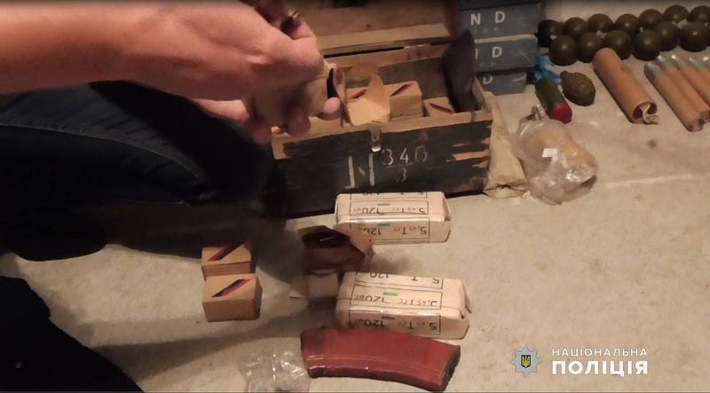 Гранатометы, пластид, гранаты и патроны - все это нашли в доме АТОшника в Николаеве 7