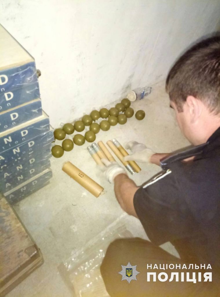 Гранатометы, пластид, гранаты и патроны - все это нашли в доме АТОшника в Николаеве 9