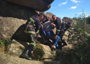 В Актово туристка оступилась на крутом склоне и сломала ногу. Спасатели прибыли вовремя