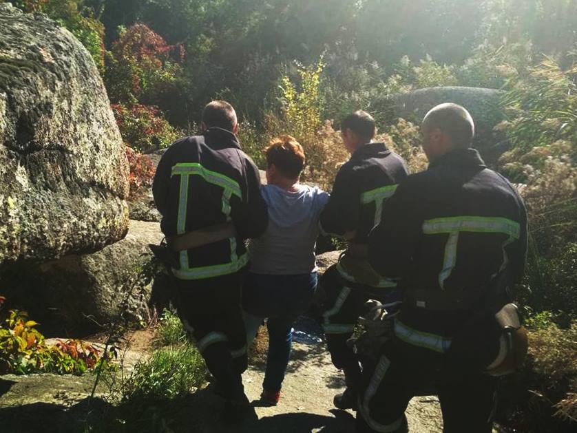 В Актово туристка оступилась на крутом склоне и сломала ногу. Спасатели прибыли вовремя 2