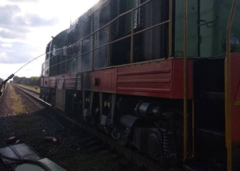 В Баштанском районе на железнодорожной станции тушили пожар тепловоза