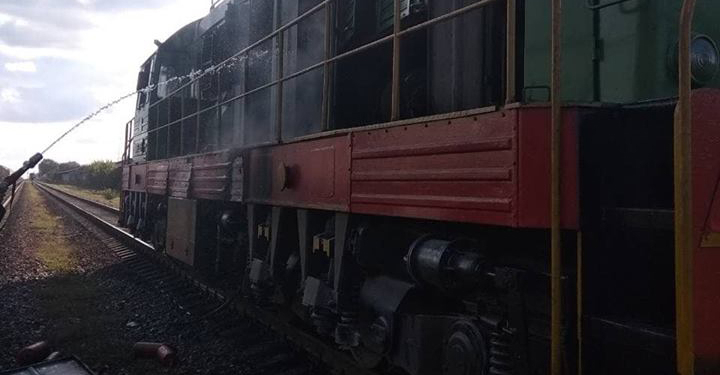 В Баштанском районе на железнодорожной станции тушили пожар тепловоза