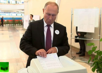 На выборах мэра Москвы Путину досталась упрямая урна. Теперь это мем