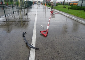 Из Польши в Украину пытался прорваться автомобиль, который снес два шлагбаума