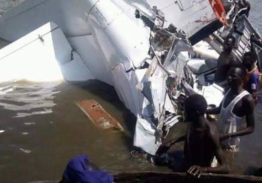 Самолет упал в озеро в Южном Судане, около 20 погибших