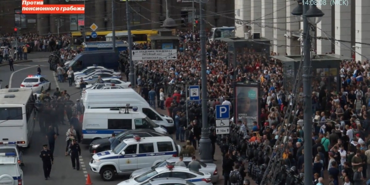 В 83 городах РФ митингуют против пенсионной реформы, есть задержанные
