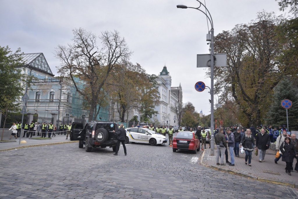 "Ночь на Банковой": в Киеве протестуют из-за нападений на активистов 8