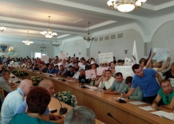 Реформирование Укрпочты: в Чернигове диалог с чиновниками перерос в митинг