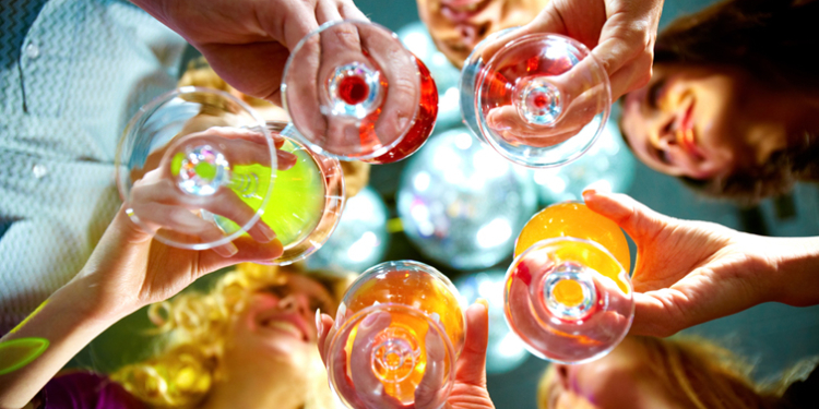 Исследование ВОЗ: 45% украинцев возрастом 15-19 лет употребляют алкоголь