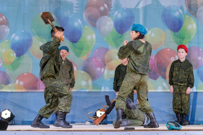 На День города в Джанкое дети показывали милитаристские сценки с убийствами 1