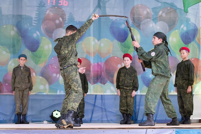 На День города в Джанкое дети показывали милитаристские сценки с убийствами 3
