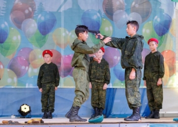 На День города в Джанкое дети показывали милитаристские сценки с убийствами