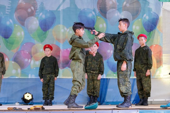 На День города в Джанкое дети показывали милитаристские сценки с убийствами 9