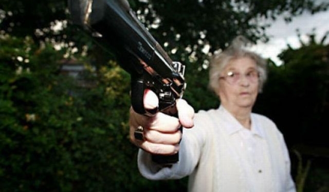 В Киеве пенсионерка стреляла из ружья по молодой паре, чье поведение ей не понравилось